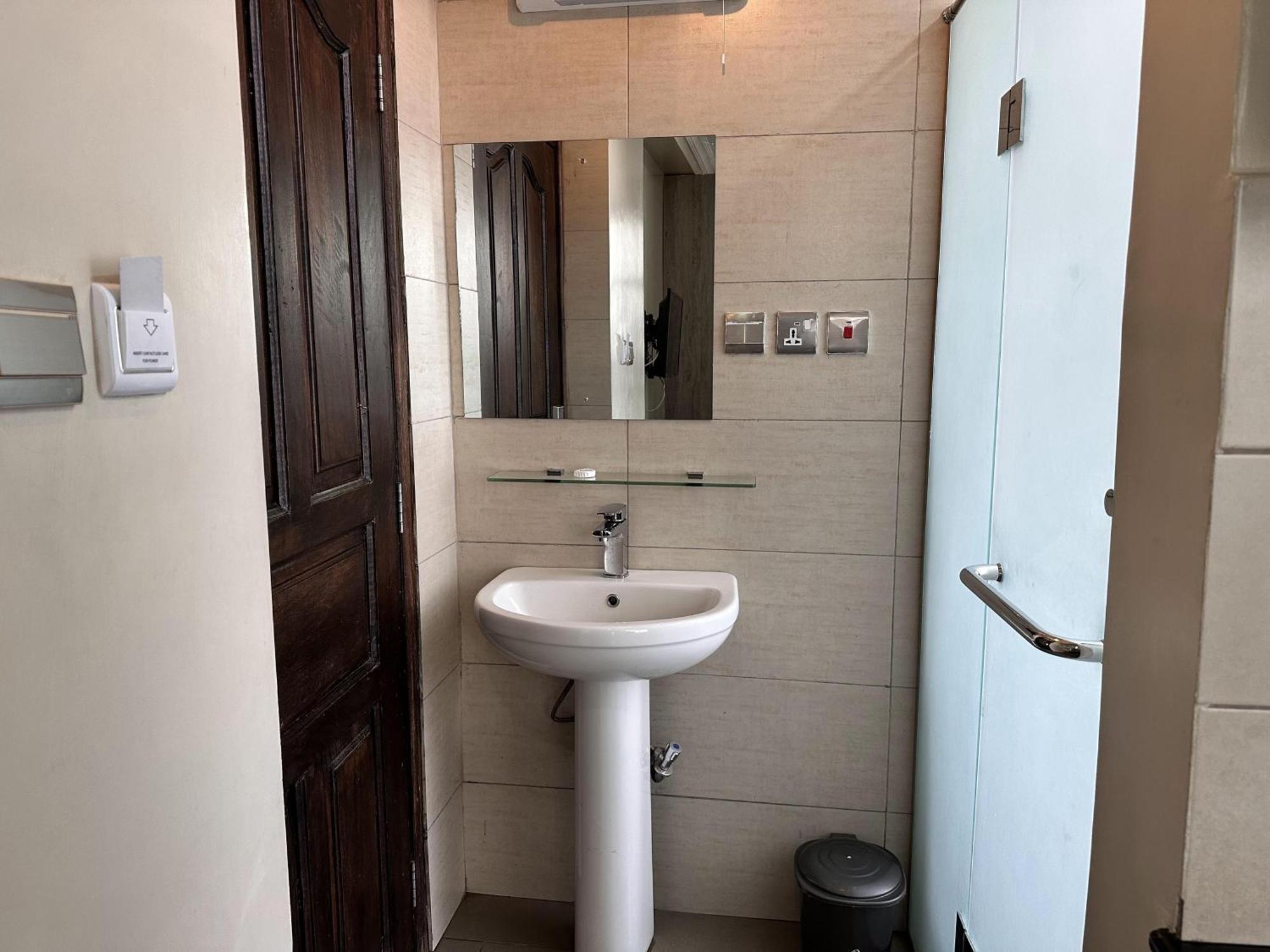 ניירובי Hemak Suites Hotel מראה חיצוני תמונה