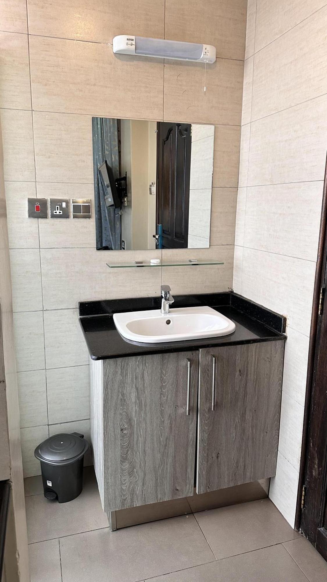 ניירובי Hemak Suites Hotel מראה חיצוני תמונה